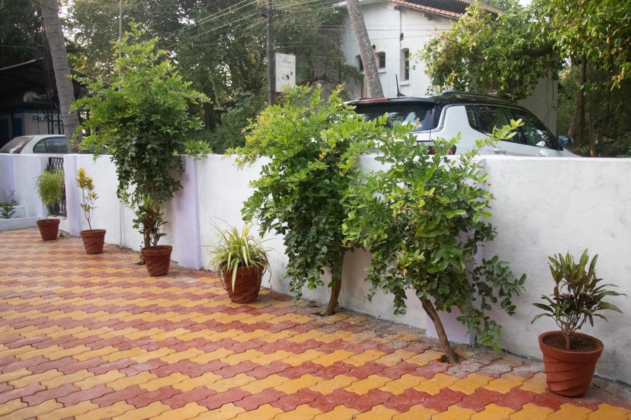 The Sovereign Villa Candolim Exterior photo